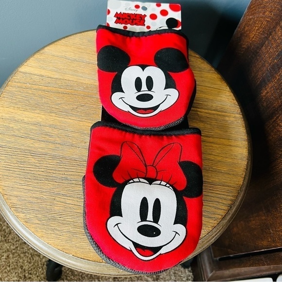 Mickey Mouse Mini Oven Mitts - Picture 1 of 4